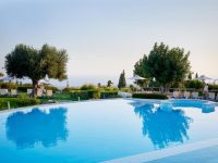Hotel Village Heights Resort